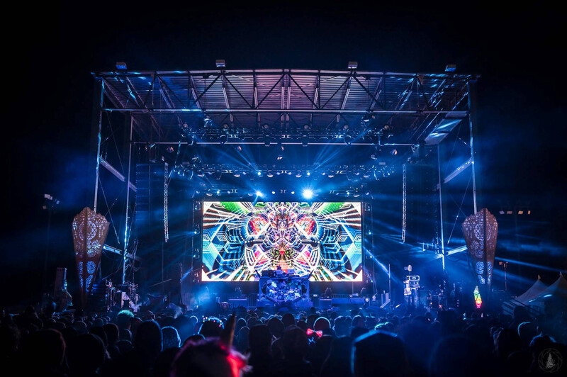 Cody Lisle and CHAUVET Professional Reflect Spirit of Gem and Jam Festival in Vivid Color 
